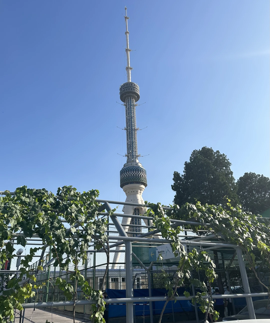 Посетили отличный рынок продуктов, самса просто БОМБА! Центр плова с великолепной демонстрацией процесса изготовления! И многое другое👍👏👌🔥