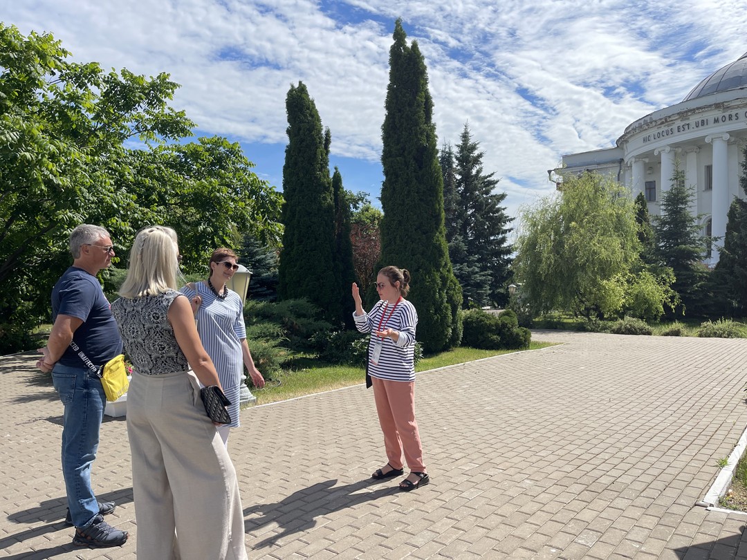 Дорогие друзья! Всем рекомендуем посетить эту чудесную экскурсию! Невероятное количество самых интересных фактов об университете нам