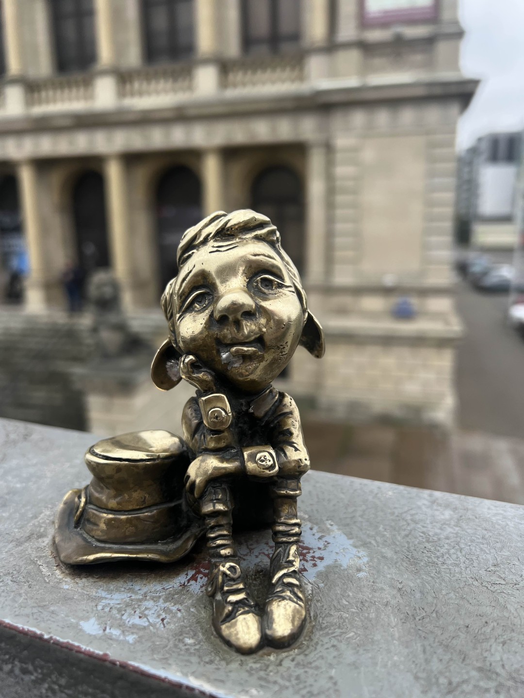 Игорь нас встретил с самолета и прокатил по всем известным местам, а также дал время на покушать