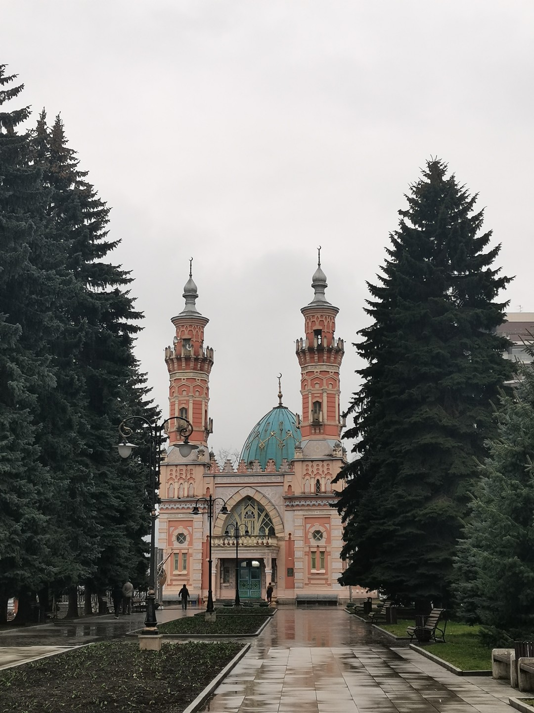 Прекрасный организатор Тамара. Прогулка была интересной. Ответы были получены и на дополнительные вопросы. Дождик прибавил экскурсии