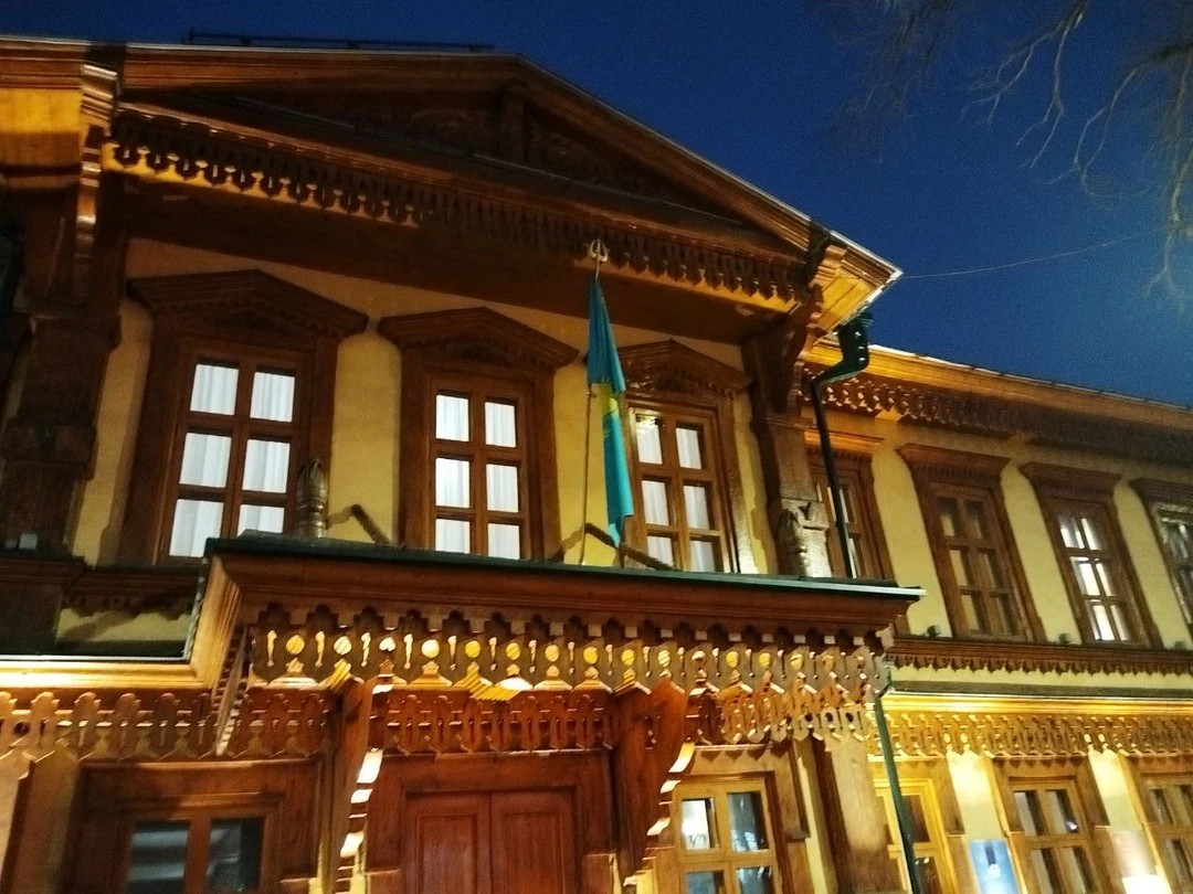 Экскурсия прошла очень интересно, и гуляли много, что позволило увидеть город, и материала услышано было много