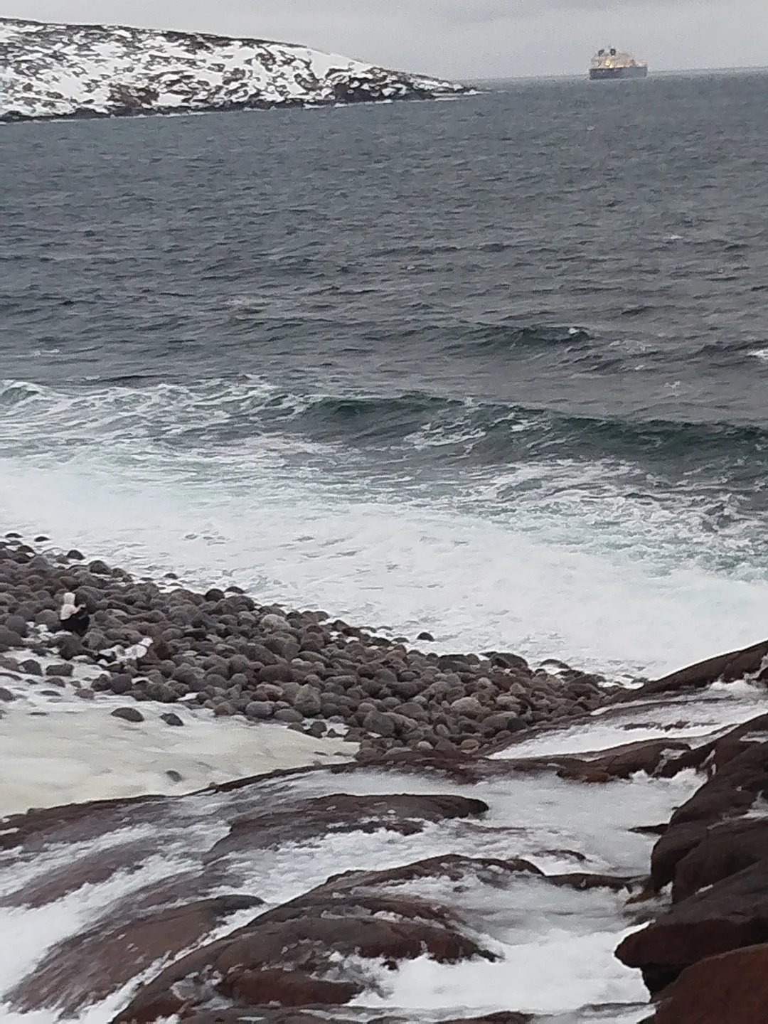 Нашим экскурсоводом был Сергей. Эрудирован, с хорошим чувством юмора и просто красавчик! Комфортная, большая машина, что