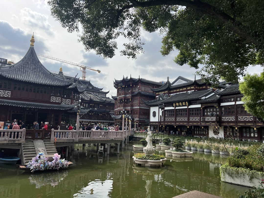 Экскурсия очень понравилась. Все было интересно и информативно. Передвигались на прекрасном шанхайском метро