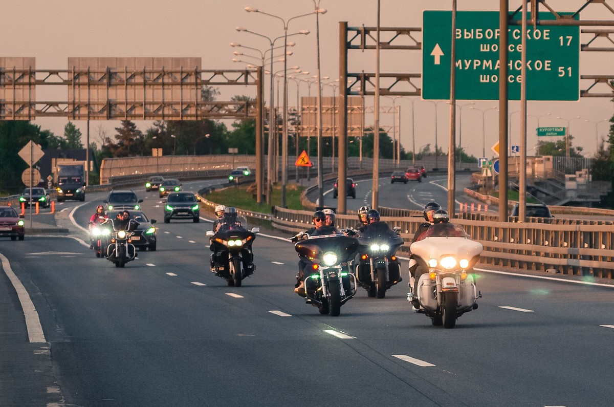 В Кронштадт и Петергоф — на мотоциклах (8/16)