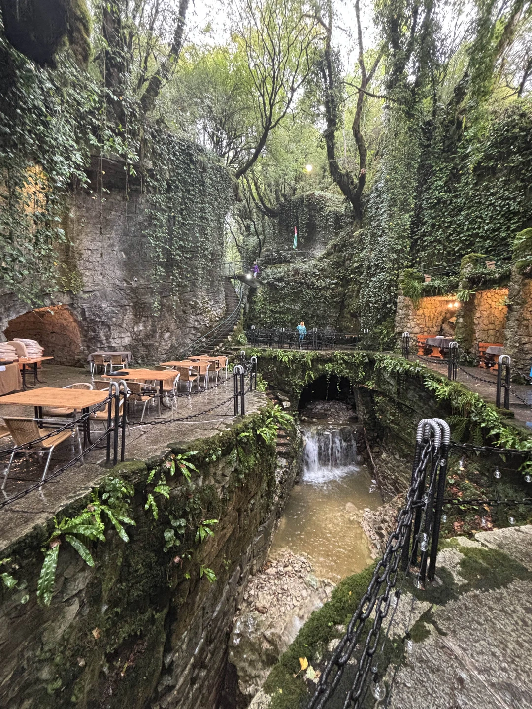 Были на экскурсии вчетвером вместе с родителями. Экскурсия заняла целых 13 часов. Но пешие маршруты чередовались