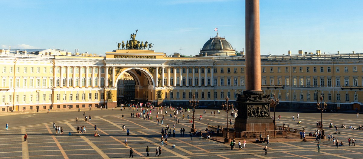 Мятежные площади. От Елизаветы до Ельцина (3/11)