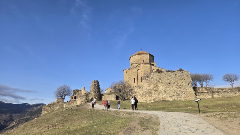 Было восхитительно, спасибо Лерию за экскурсию, с первой секунды полностью погрузились в рассказ. Мы с девушкой