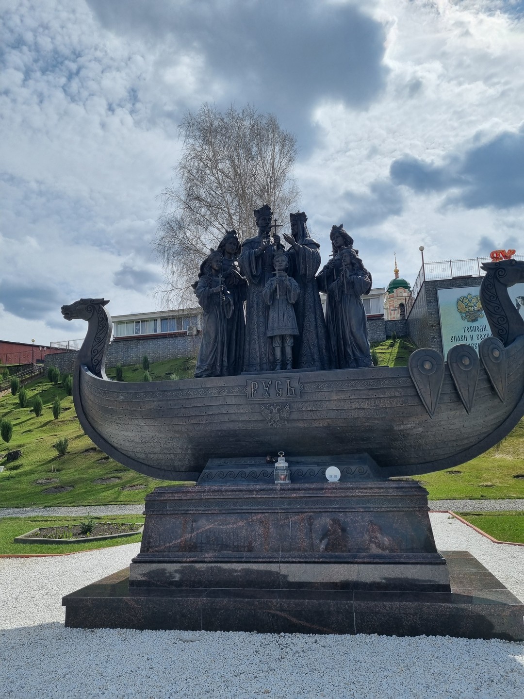 Начну свой отзыв с того, что Виктория- профессиональный гид, обладающая знаниями о городе в различных областях