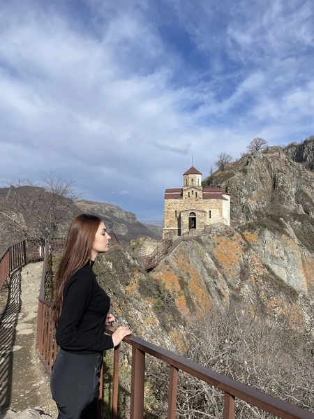 Отличная экскурсия, несмотря на плохую погоду в Домбае, все прошло чудесно. Тамара отличный гид,рассказчик, водитель, фотограф