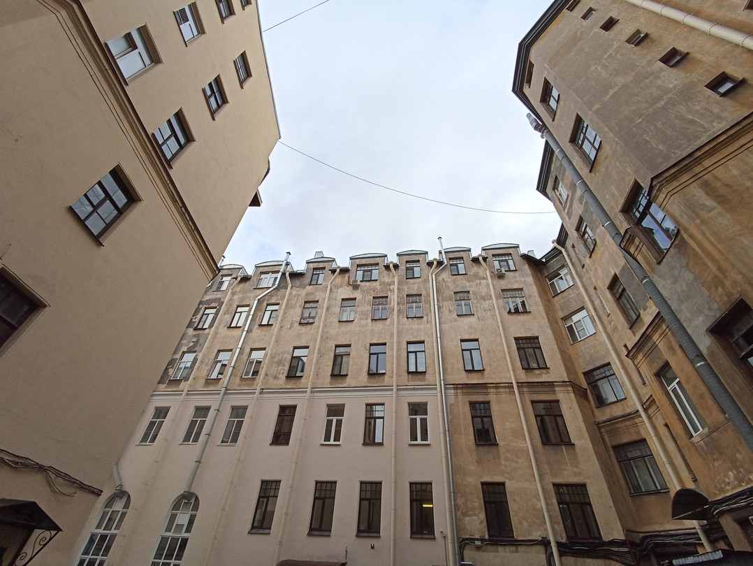 Наша экскурсия с гидом Светланой состоялась в дождливый день, но это её нисколько не испортило. Светлана