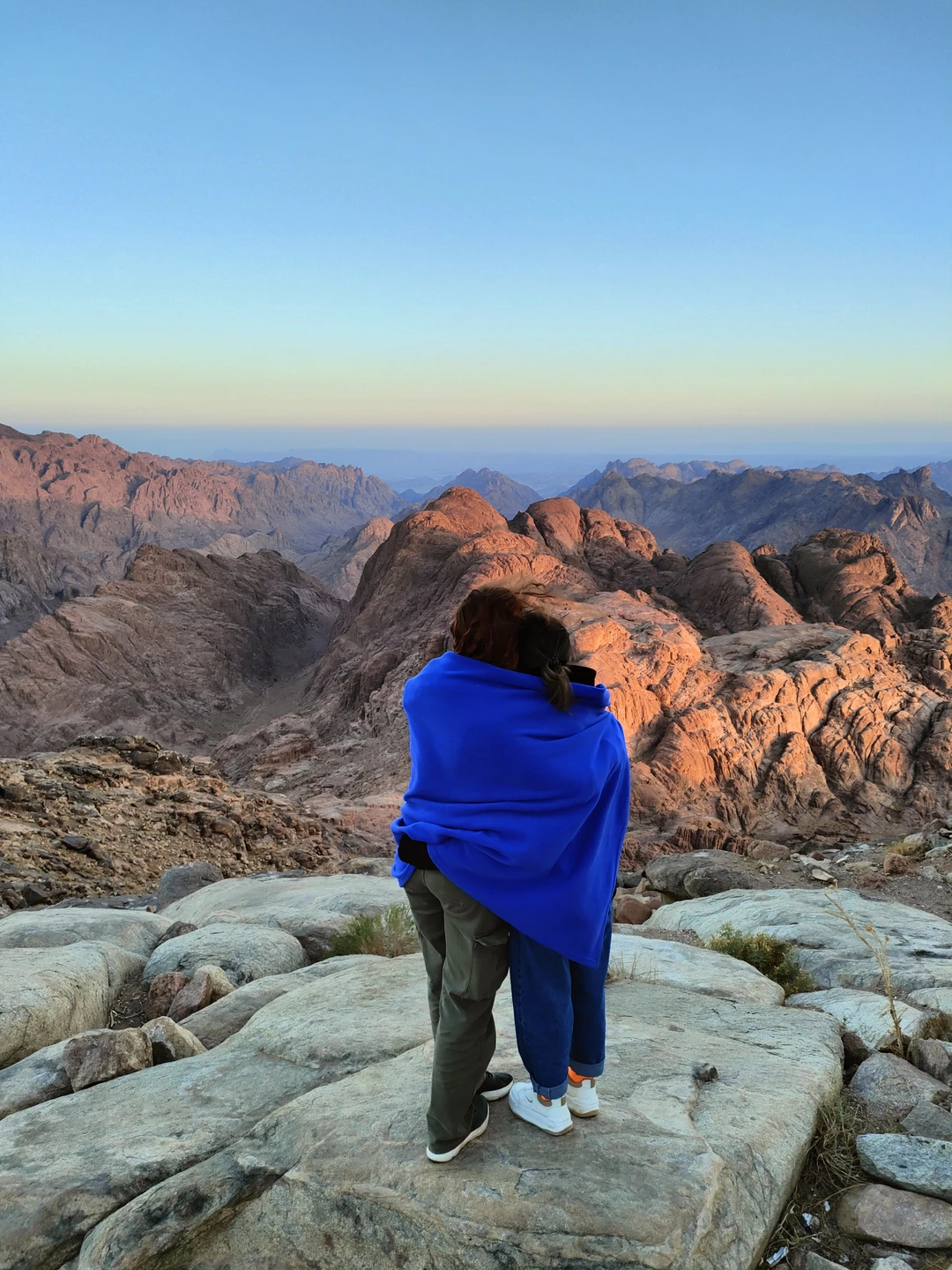 Ходили на гору встречать рассвет. К двум часам ночи приехали на место, за 3-3.5 часов поднялись