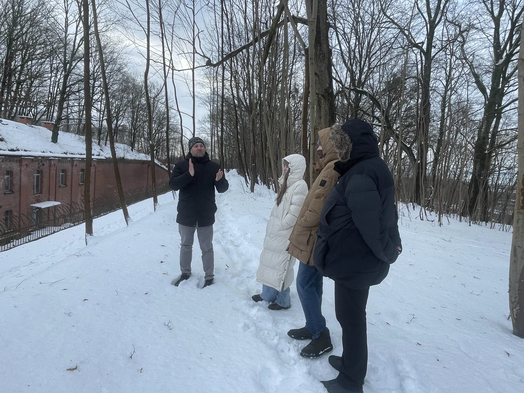 Хотим выразить благодарность за работу 2 января. Когда все ели салаты, мы ехали на Курскую косу с Федором!