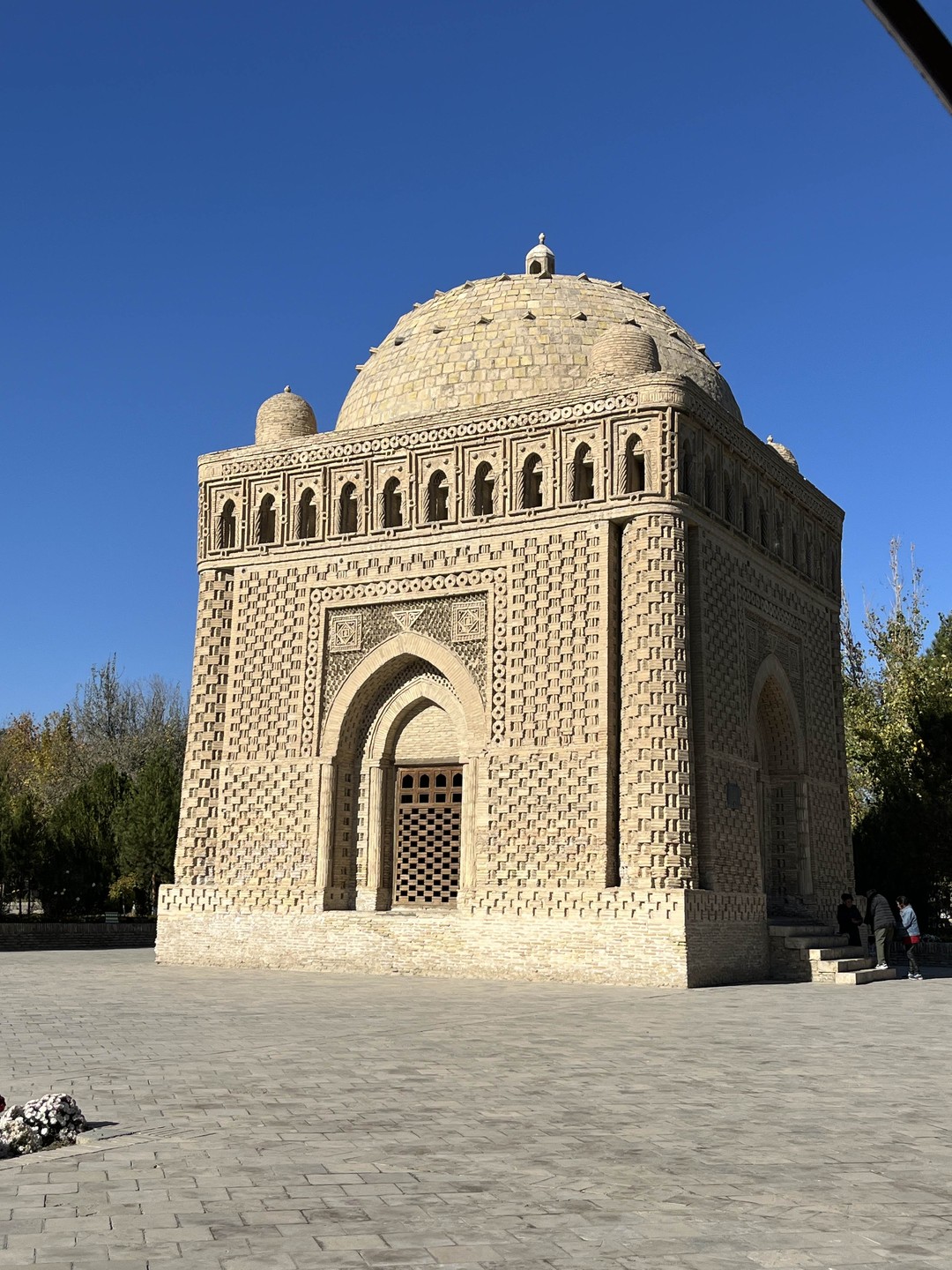 Бухаре повезло с такими молодыми людьми как Ислом. Неуемный, заразительный интерес к истории, умение делиться своими