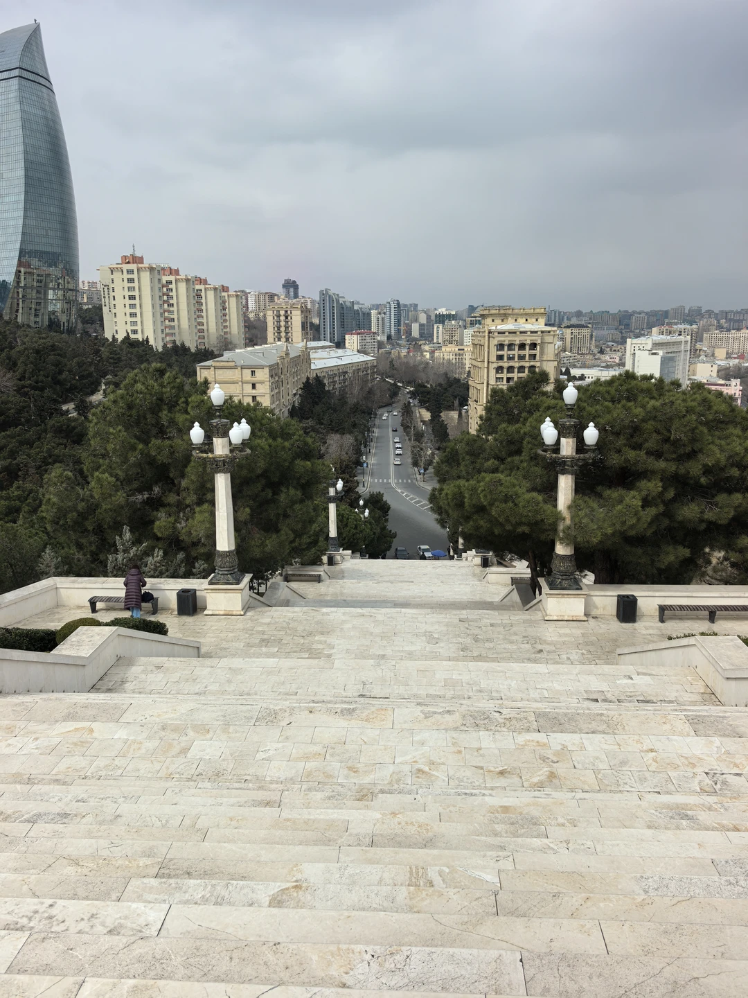 Вахид прекрасный гид и организатор. Мы посетители весь старый город, с нагорным парком, увидели дополнительно захоронение