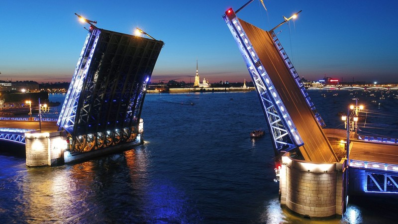 Музыка разводных мостов Петербурга: групповая прогулка на теплоходе