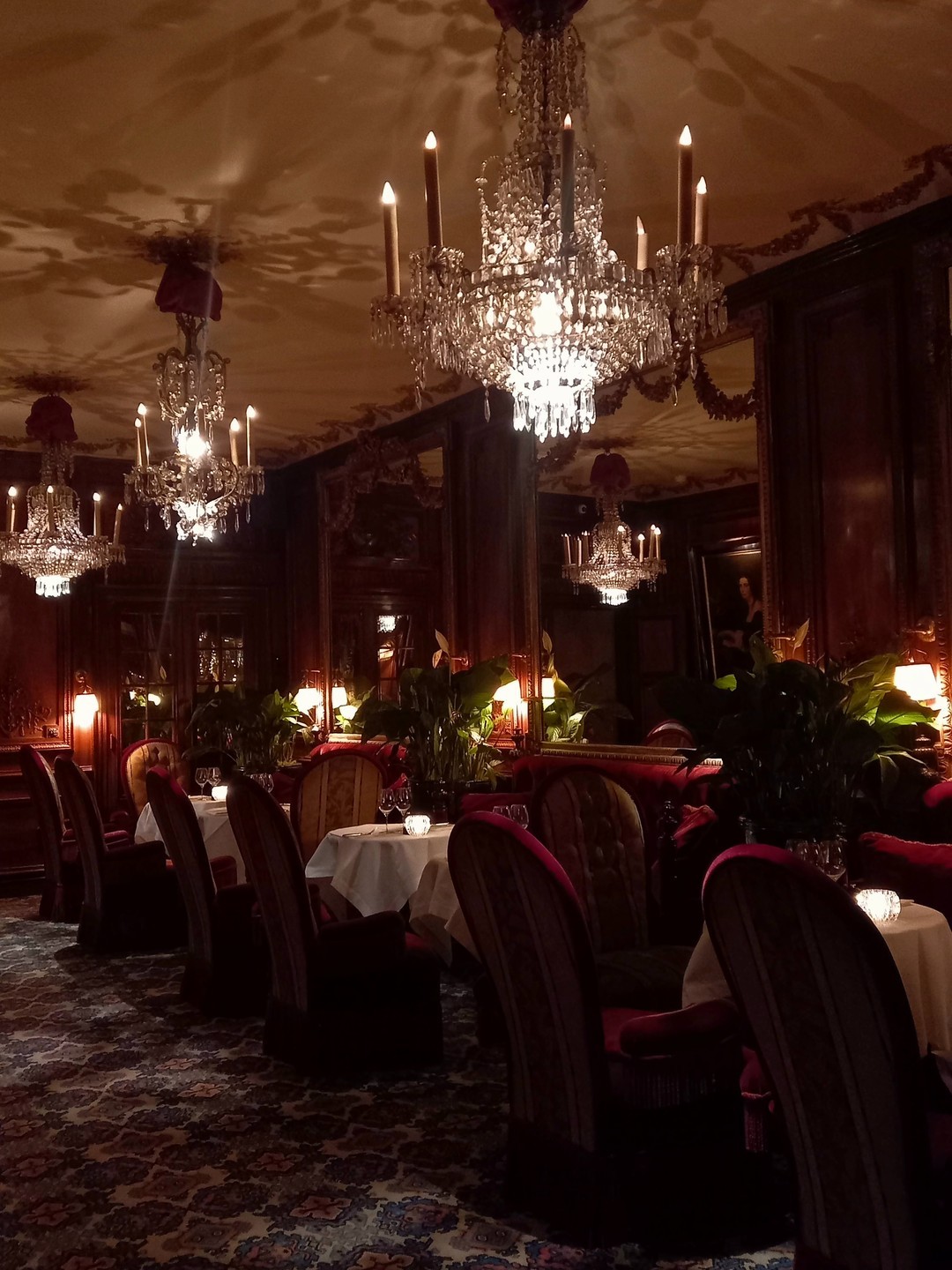 Мне невероятно понравилась прогулка с Натальей по дизайнерским местам Парижа, спасибо большое позитивному настрою гида в этот дождливый день!