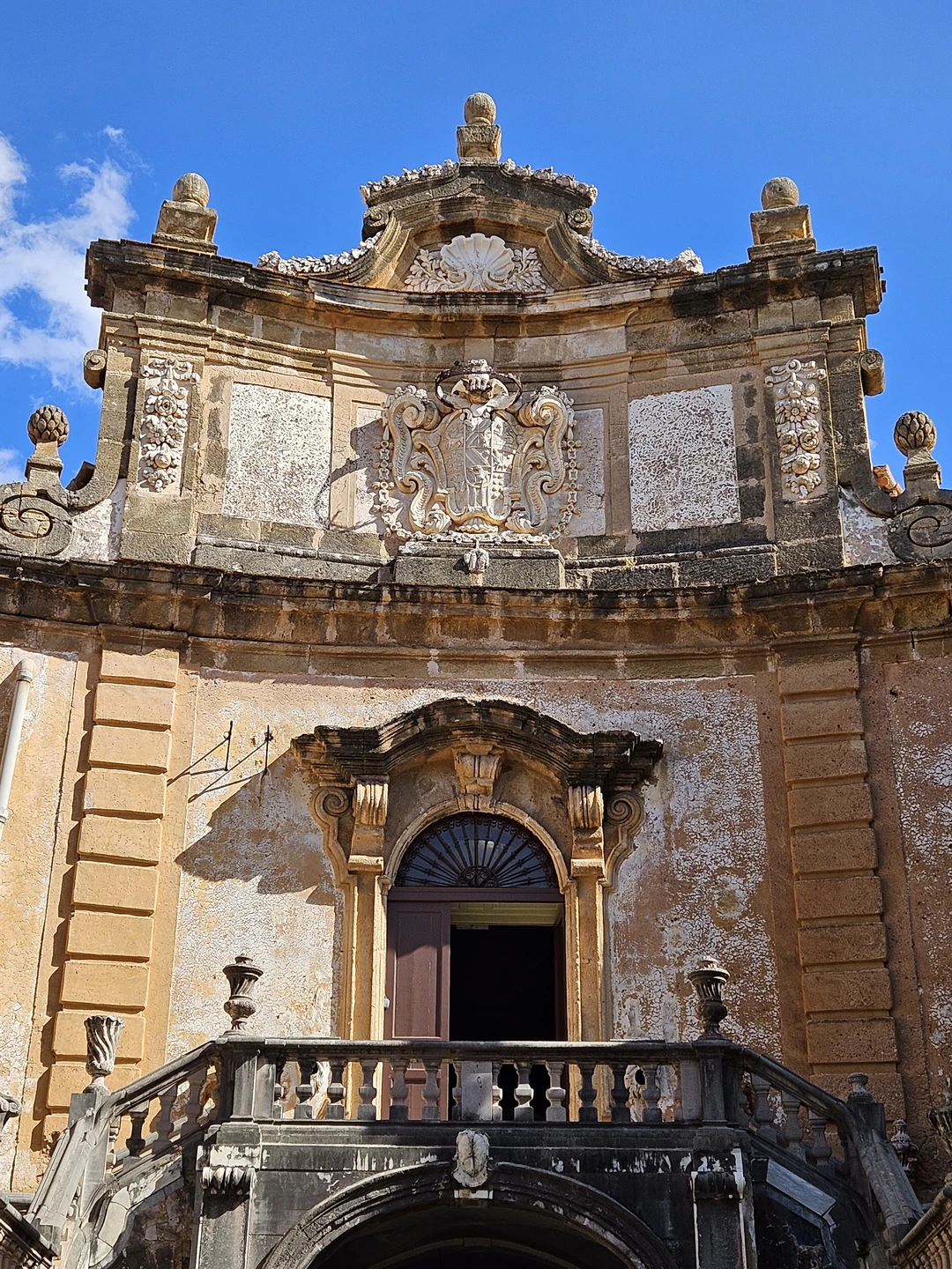 Получили огромное удовольствие от поездки с Инной! Прекрасная вилла! А Инна великолепный, многознающий и нескучный рассказчик! Огромное спасибо!