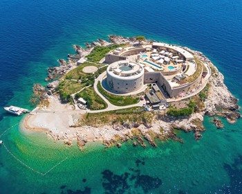 Остров Мамула, отдых на пляже Тиесна Лука, посёлок Бигово