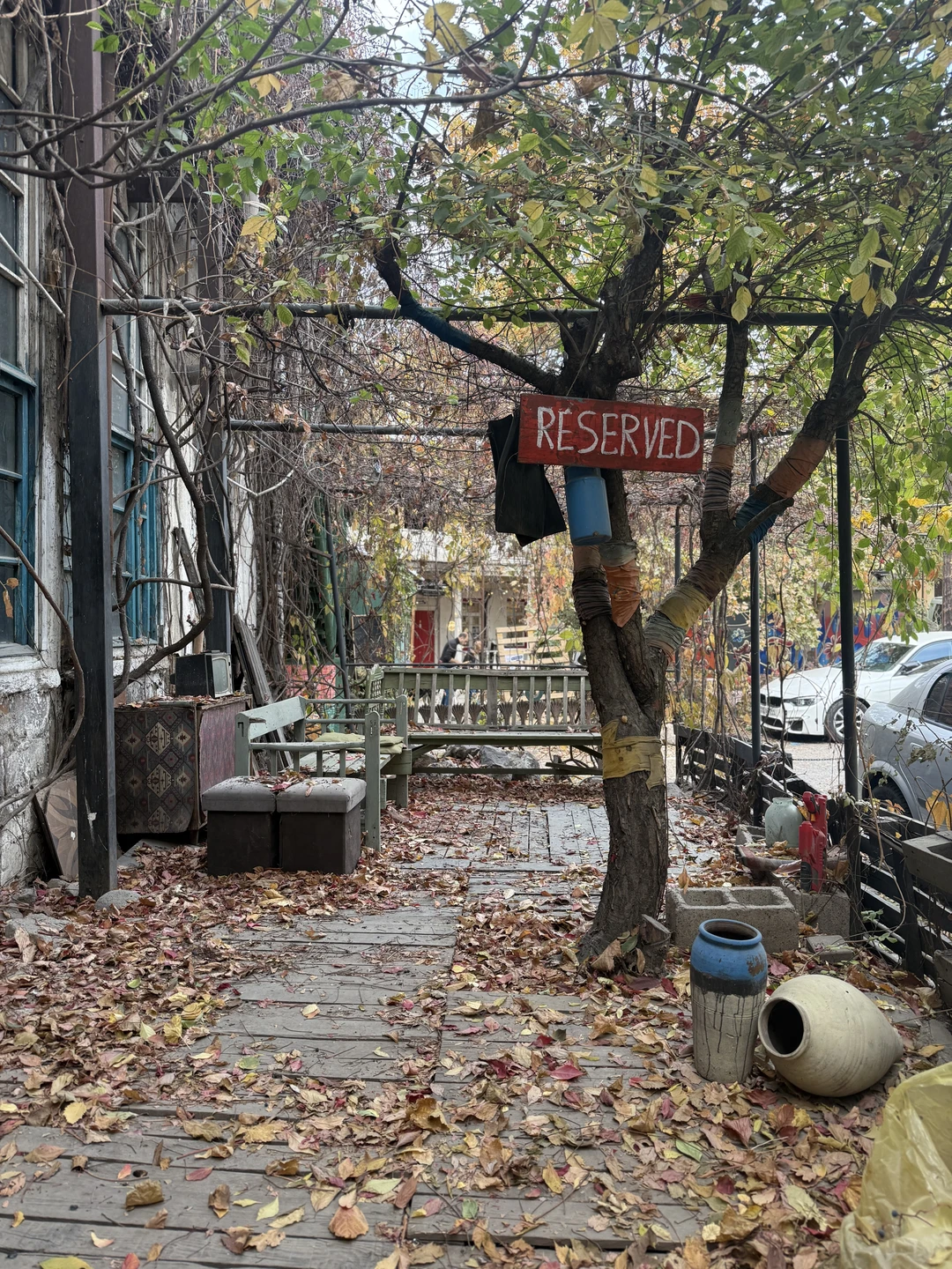 Экскурсия по г. Еревану с гидом Арамом, оставила незабываемые приятные впечатления. Увидели старые дома, красивые улицы