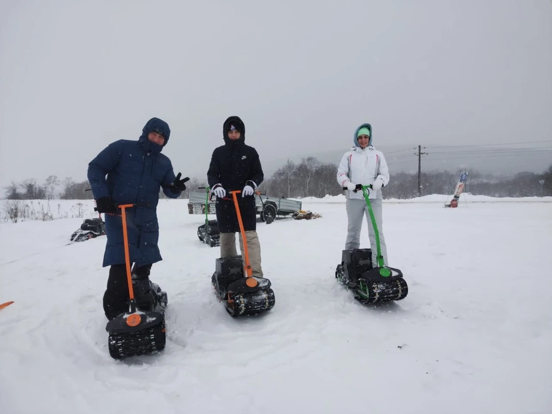 Мы в восторге! Этот зверь сначала управляет тобой, а потом… он легко мчит тебя по полюшку