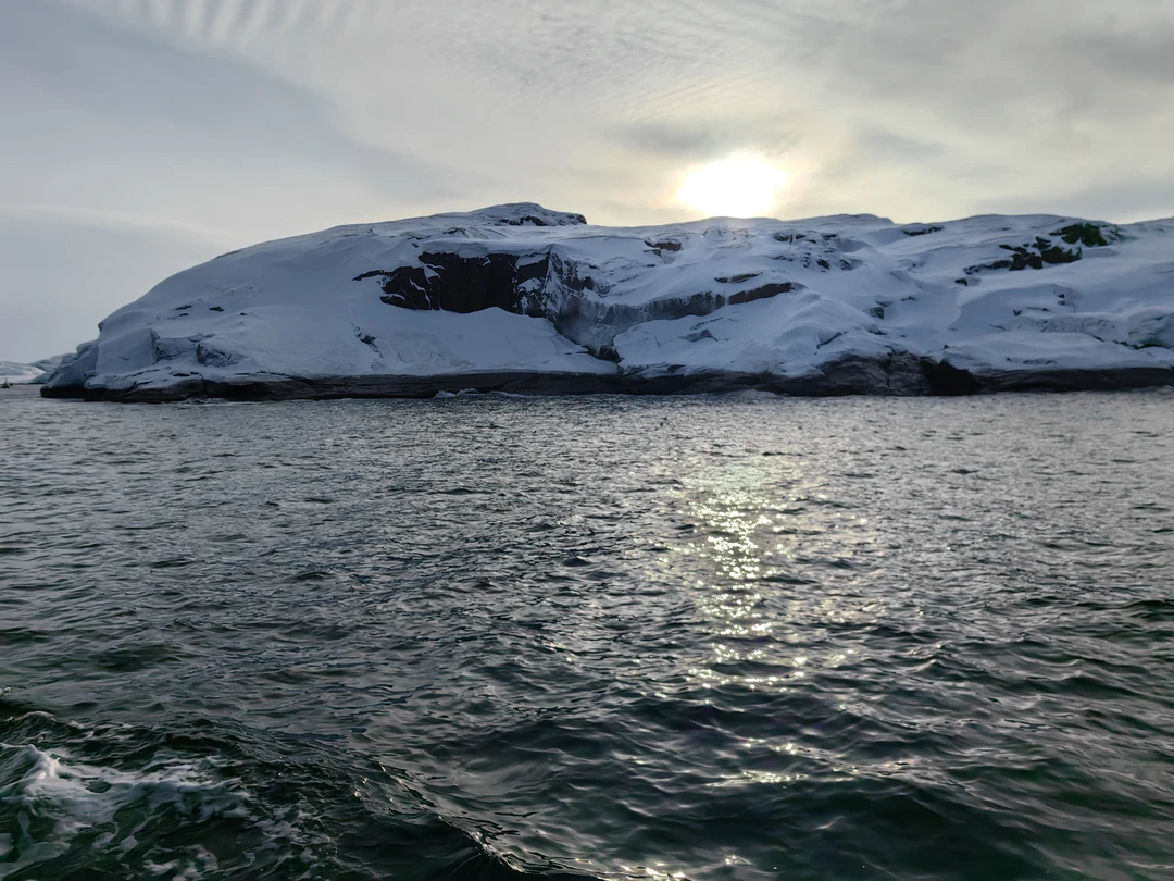 Были на экскурсии 22.02.2026 в Териберке с гидом Сергеем и водителем Антоном. Очень понравилась организация, рассказы