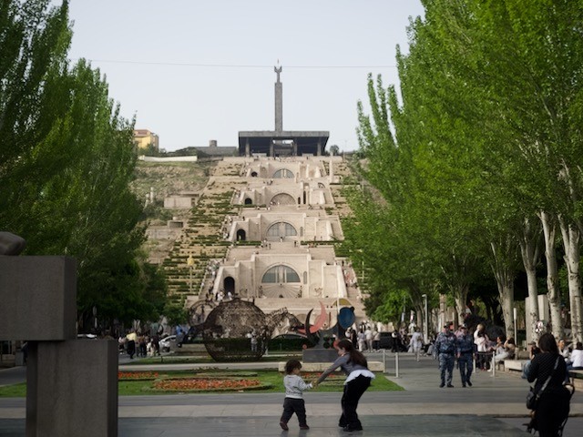 Яркие краски Еревана (Roman)