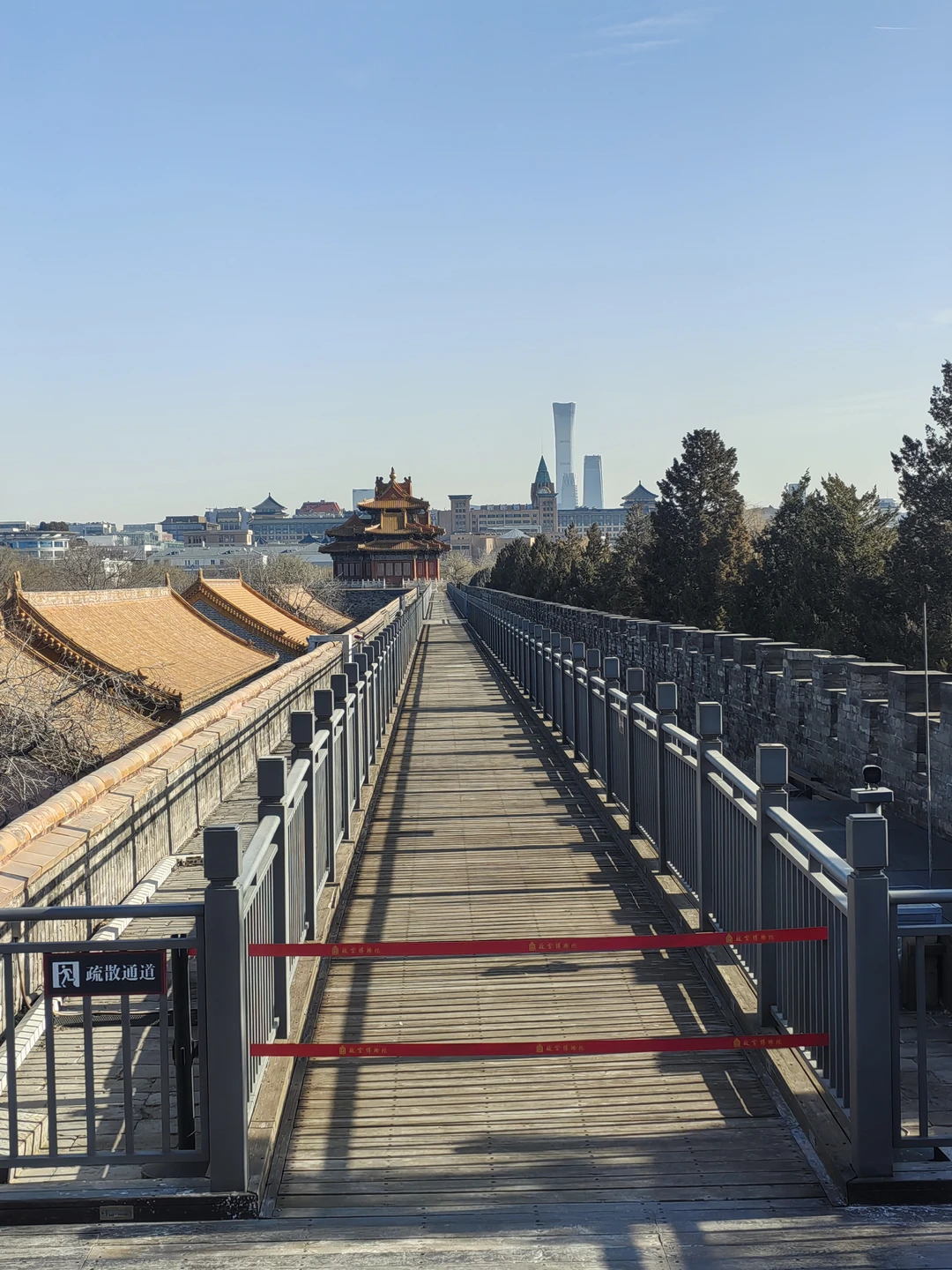 Нас шестеро уже бывали в Запретном городе минимум пять раз, но каждый раз нам хотелось узнать
