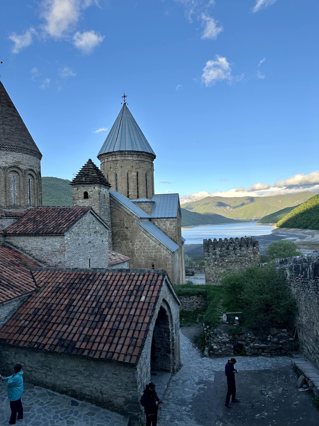Казбек и Дарьяльское ущелье: Грузия с открытки (Айнура)
