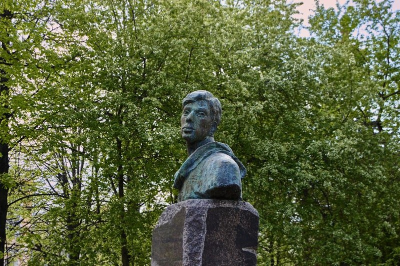 Вокруг Театрального сквера