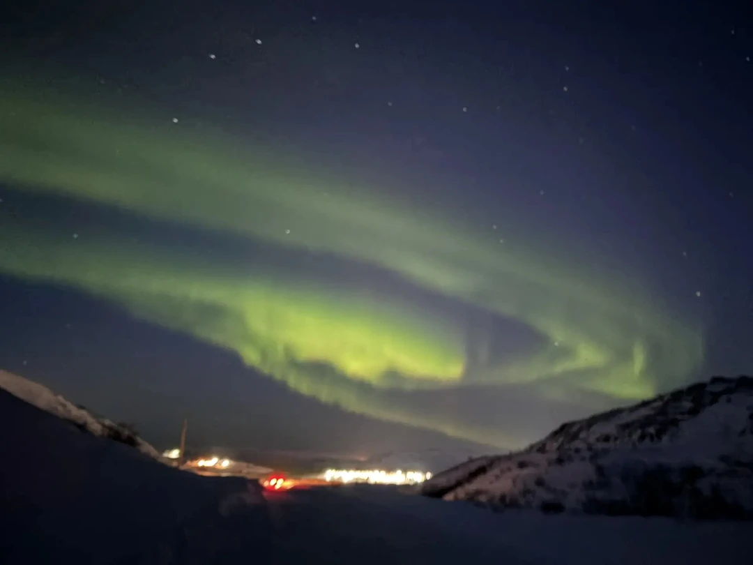 Гиду Александру большое спасибо за чуткость, за организацию и внимательнось. Пока ловили сияние в мороз могли