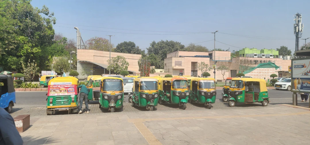 Хотим поблагодарить Хариндру за это приключение! У нас был единственный свободный день в Дели и хотелось