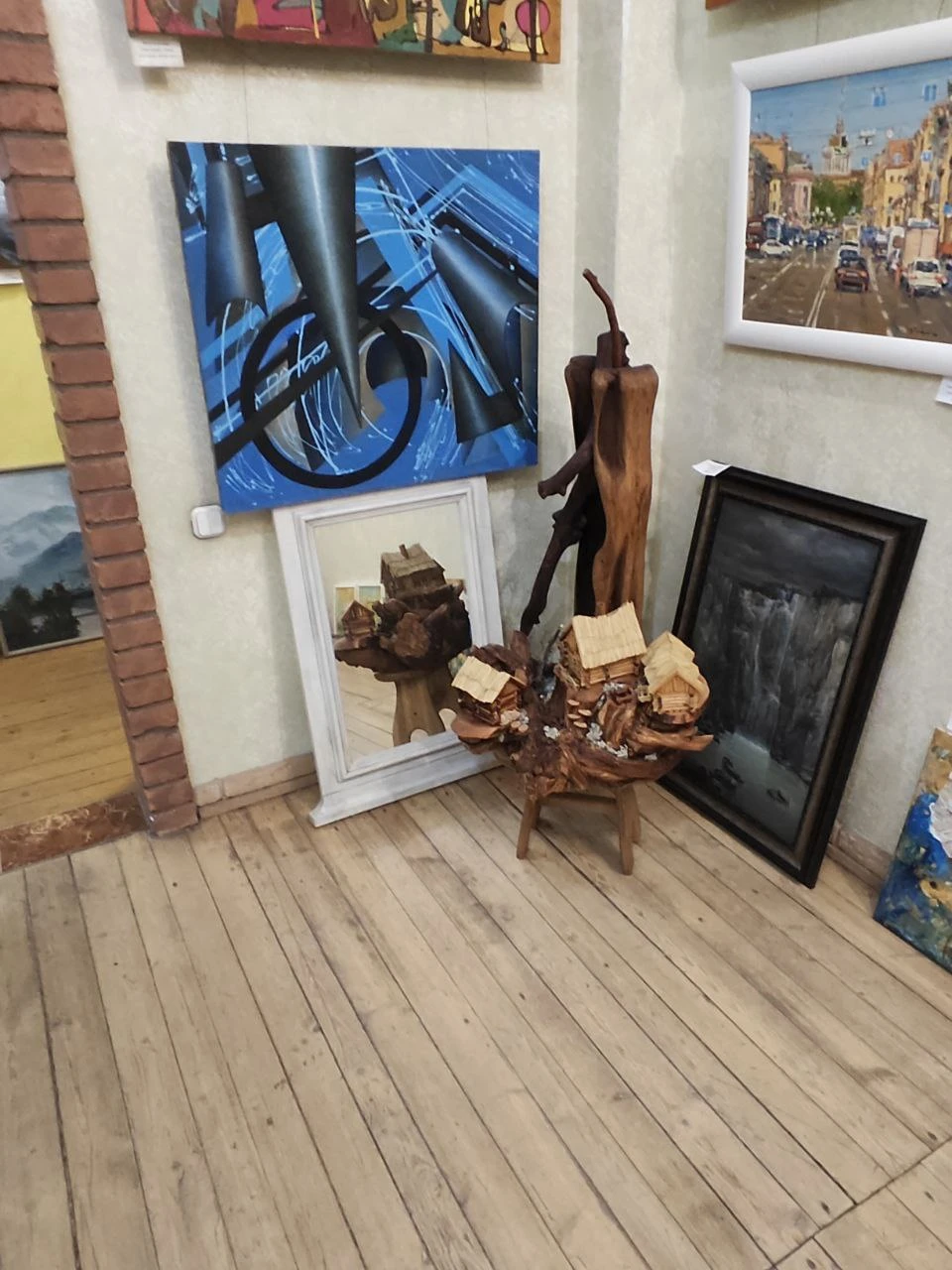 Пост-Малевич, пост-Шагал: мэтры и последователи в галерее «Стена» (Анна)