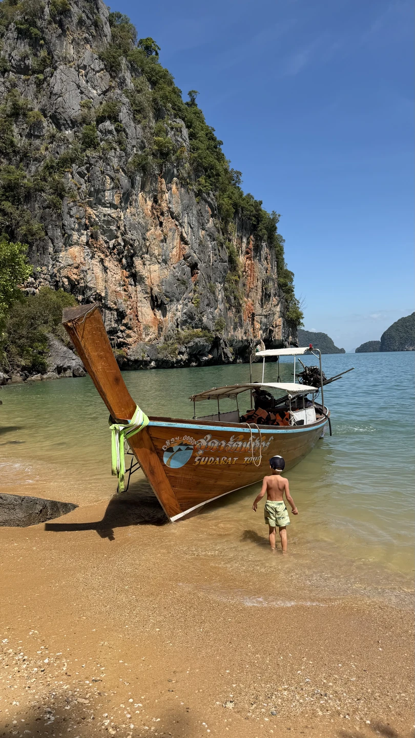 Хочу выразить огромную благодарность гиду Андрею за прекрасно организованную экскурсию! Всё было интересно, познавательно и очень