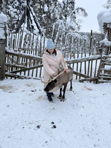 Прекрасная прогулка. Время пролетело незаметно. Ростислав хороший рассказчик, внимательный водитель. Показал те места, в которых мы