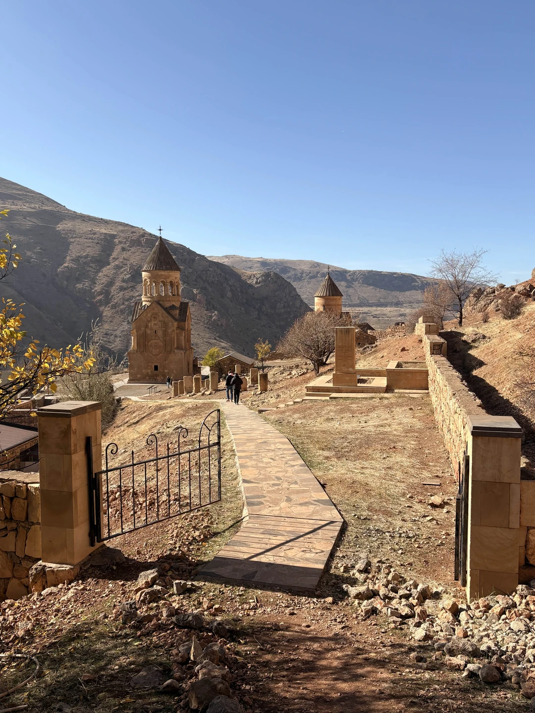 Очень интересная поездка. Получилось что индивидуальная. Арутюн рассказывает интересно, не заваливает цифрами из учебника, а все