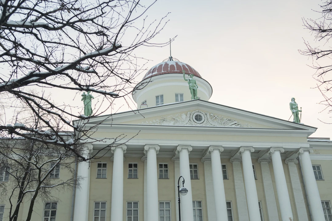 5 января мы посетили экскурсию "Порт на Васильевском острове", которую для нас организовала и провела Анна