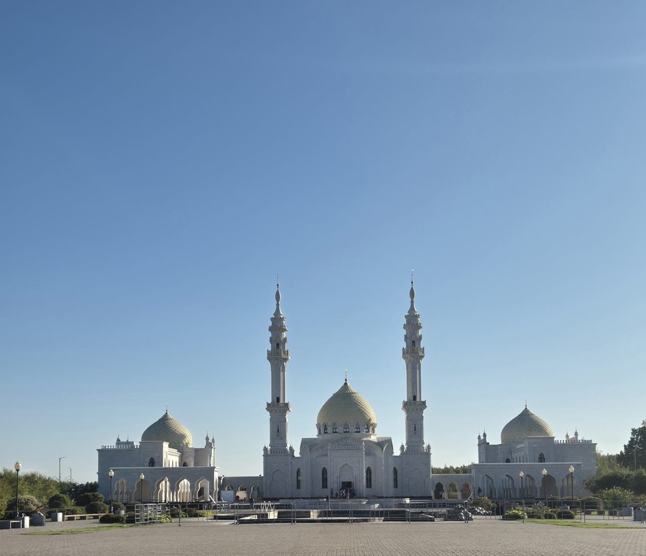 Огромная благодарность Владиславу за увлекательную экскурсию! Экскурсия построена грамотно и логично, что позволило нам легко воспринимать