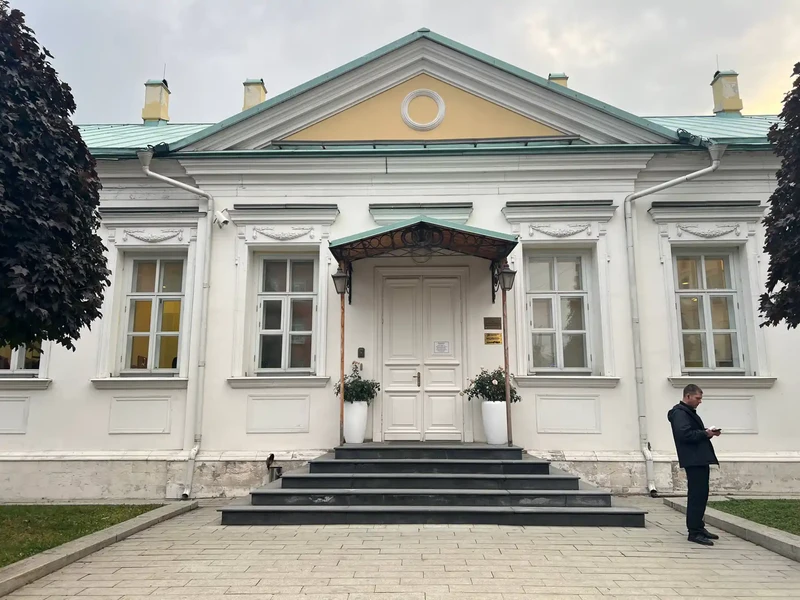 «Красная Роза» - городской квест в Хамовниках с ведущим (12+)