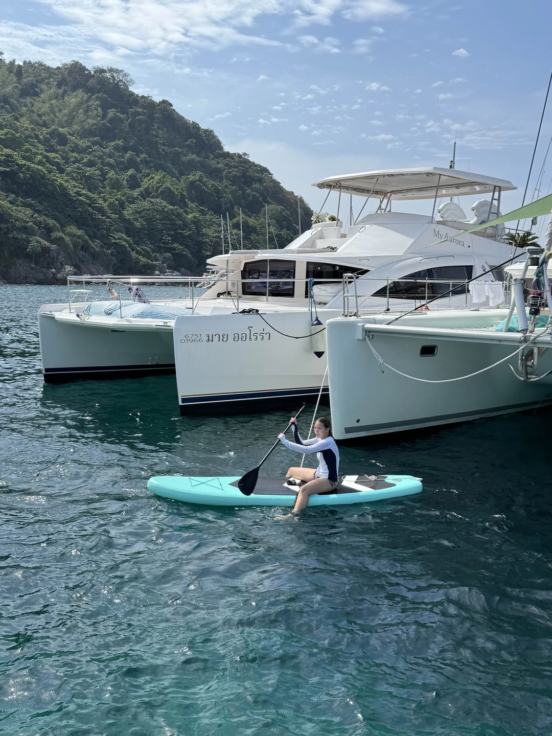 Рыбалка не состоялась ввиду огромных волн, но зато мы насладились морской прогулкой на остров Рача. Но