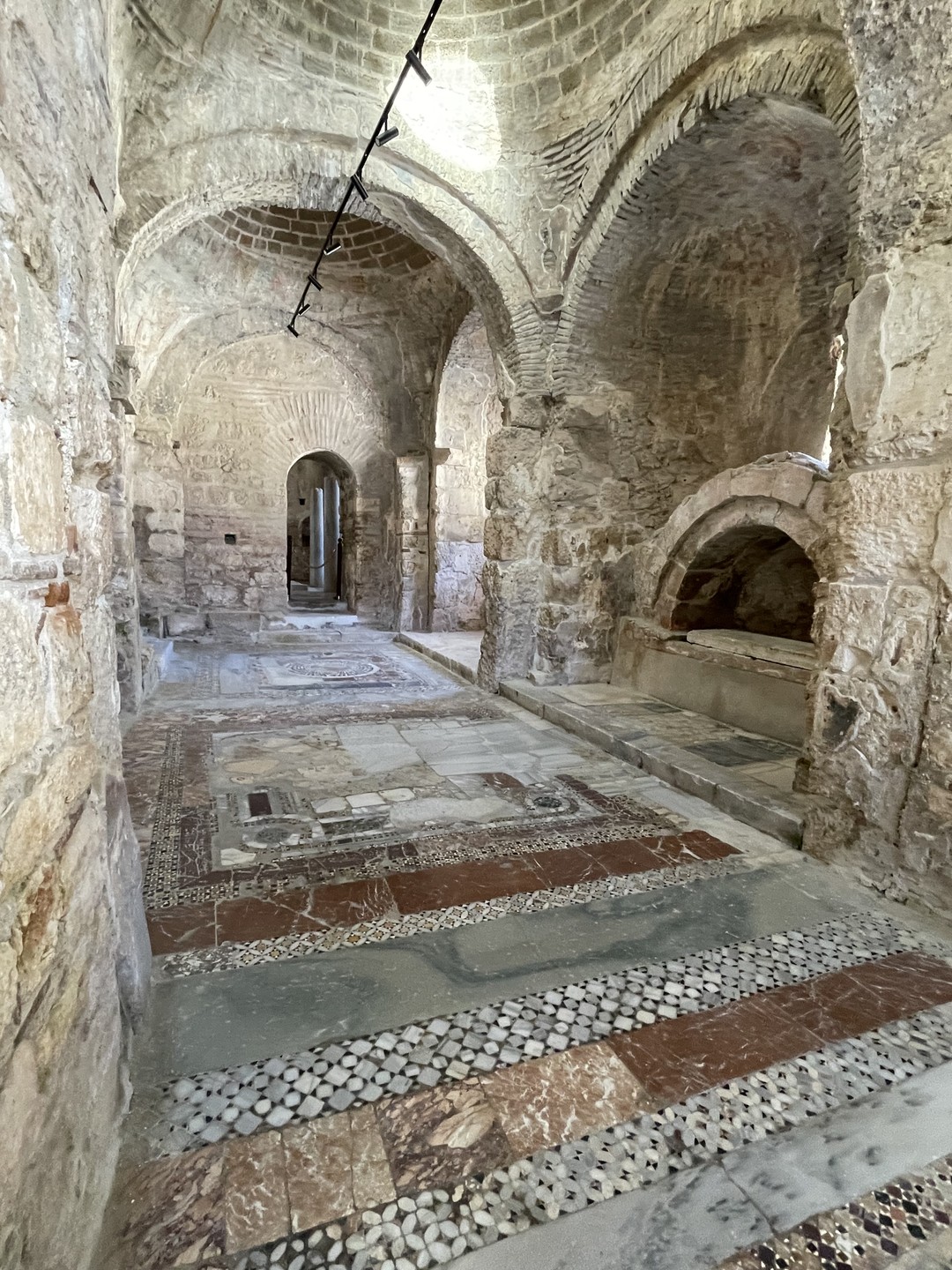 Отличная экскурсия. Все понравилось! Особенно меня впечатлил храм святого Николая. Очень повезло с экскурсоводом Натальей. Все