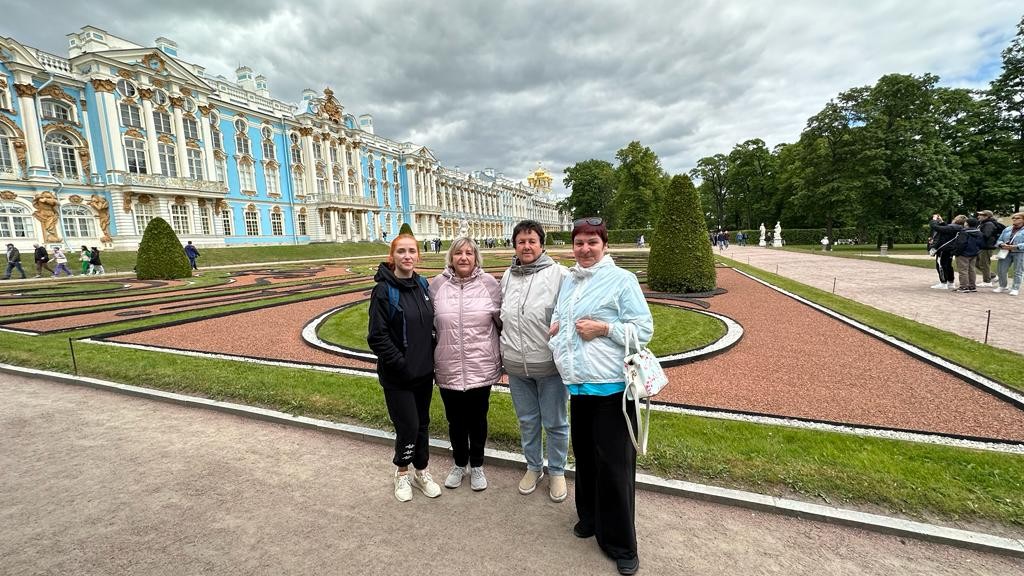 Из Петербурга - в роскошное Царское Село на минивэне (Евгений)