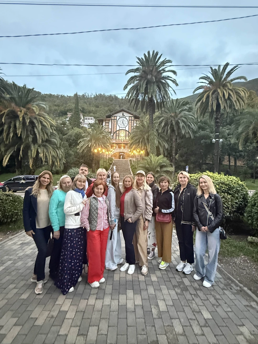 Возила группу йога - тур в Абзазию. День туризма 27.09.25 отмечали в знаменитом ресторане Гагрипш после