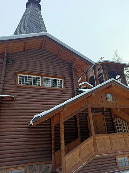 Наталья-очень грамотный,интеллигентный гид и просто приятный человек. Рассказывает доступно и интересно. Знает множество мелких исторический деталей,которые