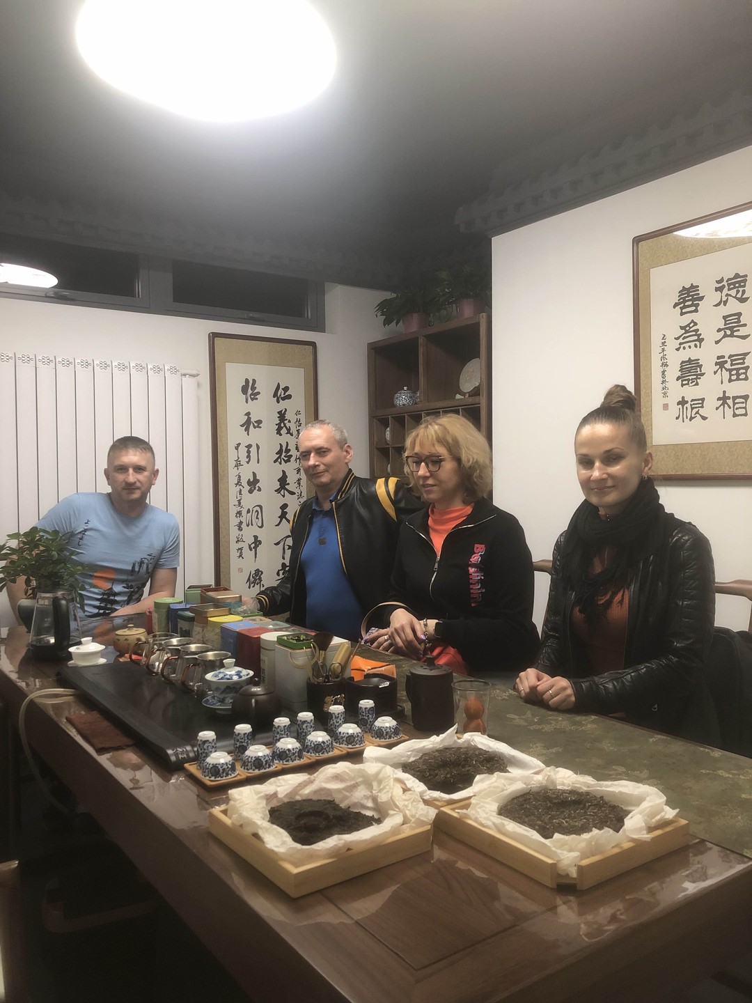 Заказывали у Анатолия экскурсию на целый день по 3 местам: Китайская стена, Летний дворец и чайная