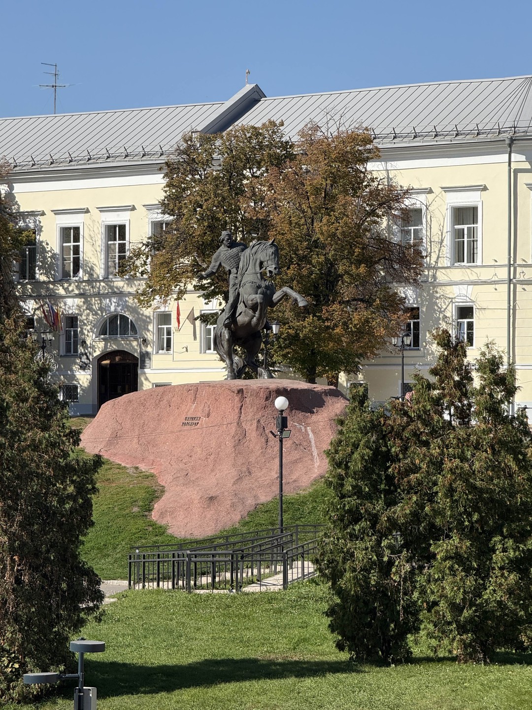 Посетили экскурсию по Рязани с замечательным гидом — Ольгой. Молодая, энергичная, с большой любовью к своему