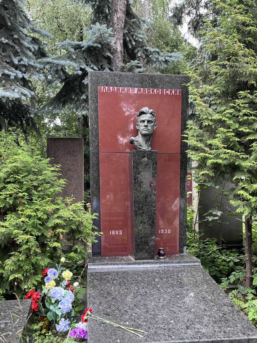Спасибо огромное за экскурсию- познавательную и увлекательную! Даниил открыл другую сторону памятников, надгробий и культуры захоронений