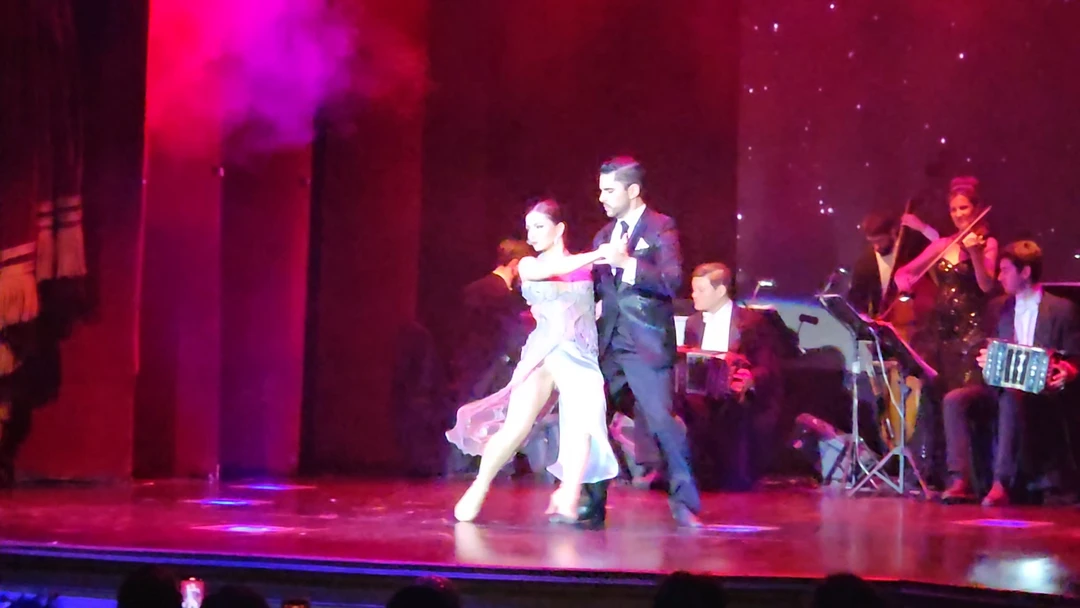 Большое спасибо Светлане за отлично проведенный вечер! Она подобрала нам именно то Танго-шоу, которое мы мечтали