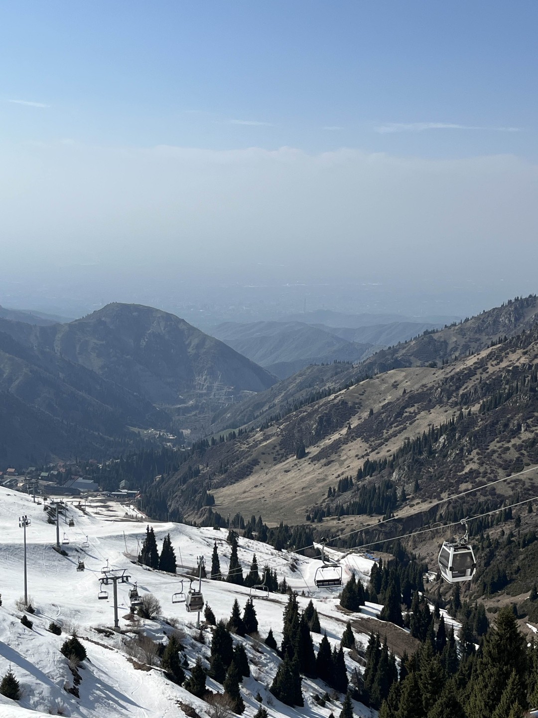 Замечательная экскурсия, замечательное времяпровождение наедине с природой. Величественный беркут поражает, горы Шымбулак высотой 3200м над уровнем