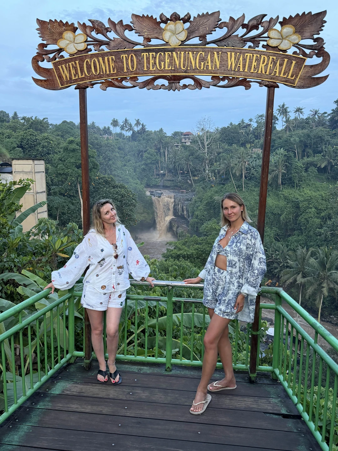 Отличная экскурсия! Гид говорит по-русски, помогает, фотографирует, откликается на все просьбы. Мы очень довольны! По деньгам