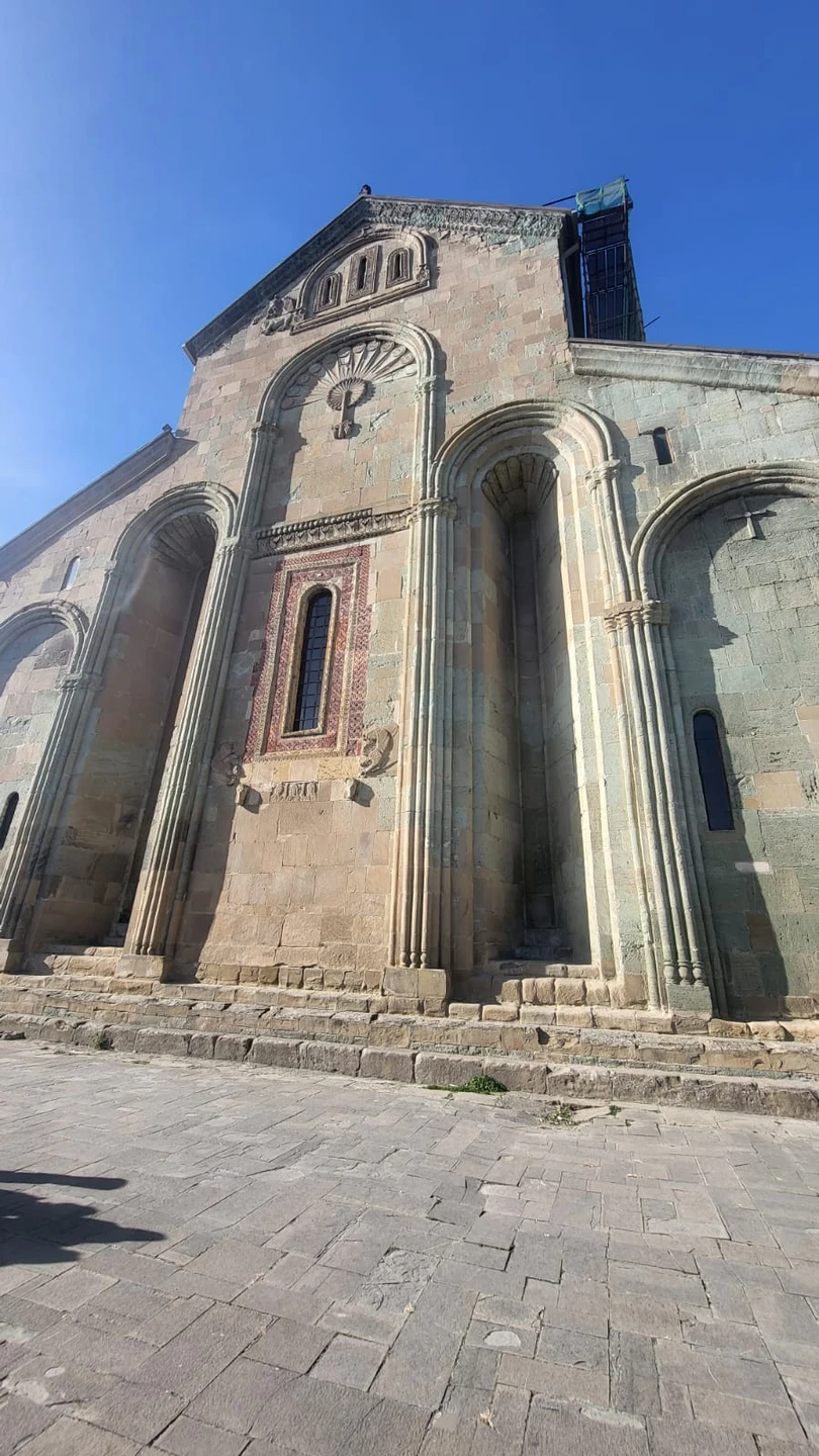 Могу всем туристам, направляющимся в Мцхету, порекомендовать эту экскурсию с гидом Романом